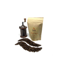Carica l'immagine nel visualizzatore di Gallery, caffè specialty costa rica filtro con macinino e chicchi caffè crème