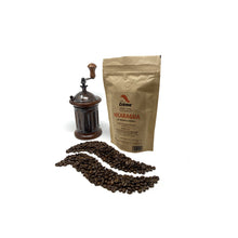 Carica l'immagine nel visualizzatore di Gallery, caffè specialty nicaragua espresso con chicchi di caffè e macinino caffè crème