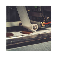 Carica l'immagine nel visualizzatore di Gallery, fase di produzione cialde caffè crème